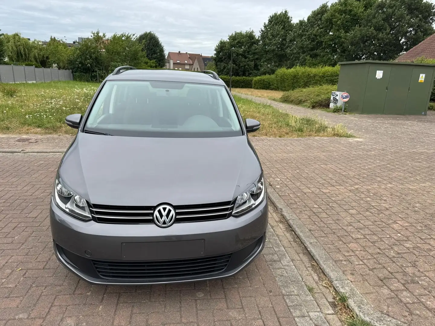 Volkswagen Touran 1.6 TDI 105 FAP BlueMotion Life DSG7 Grijs - 2