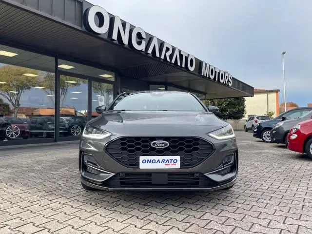 Ford Focus view 2