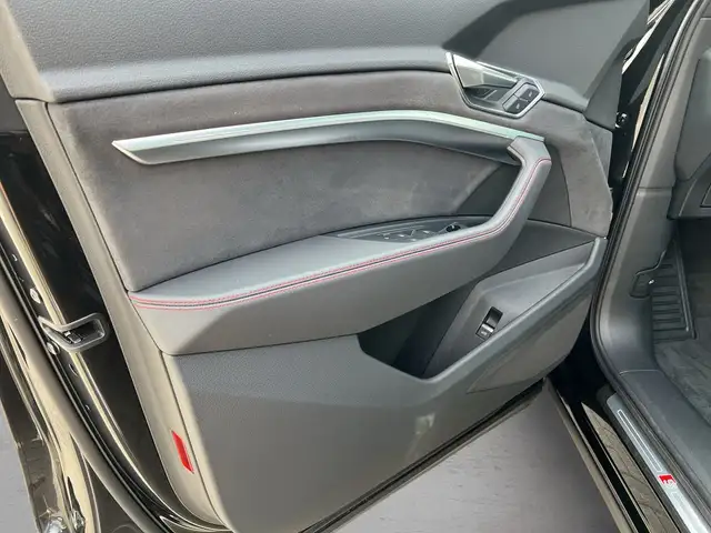 Audi Q8 E-Tron view 7
