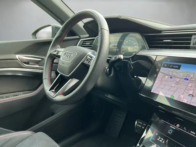 Audi Q8 E-Tron view 8