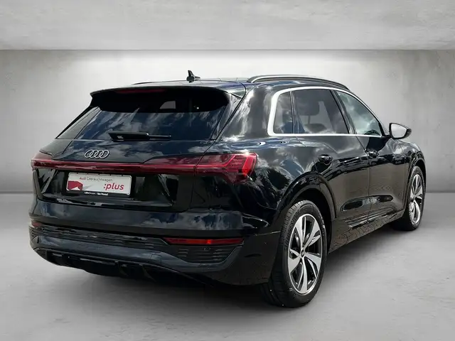 Audi Q8 E-Tron view 4