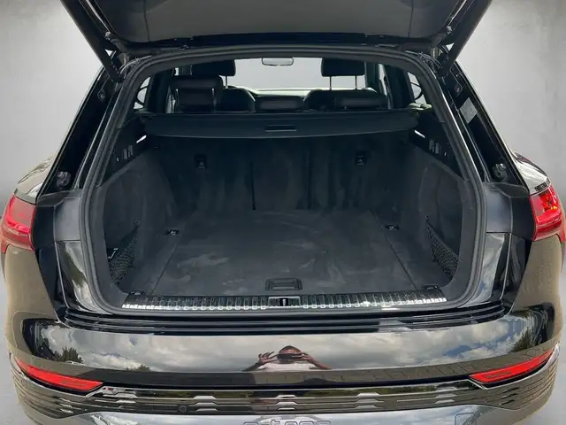 Audi Q8 E-Tron view 6