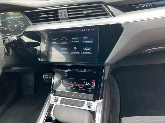Audi Q8 E-Tron view 12