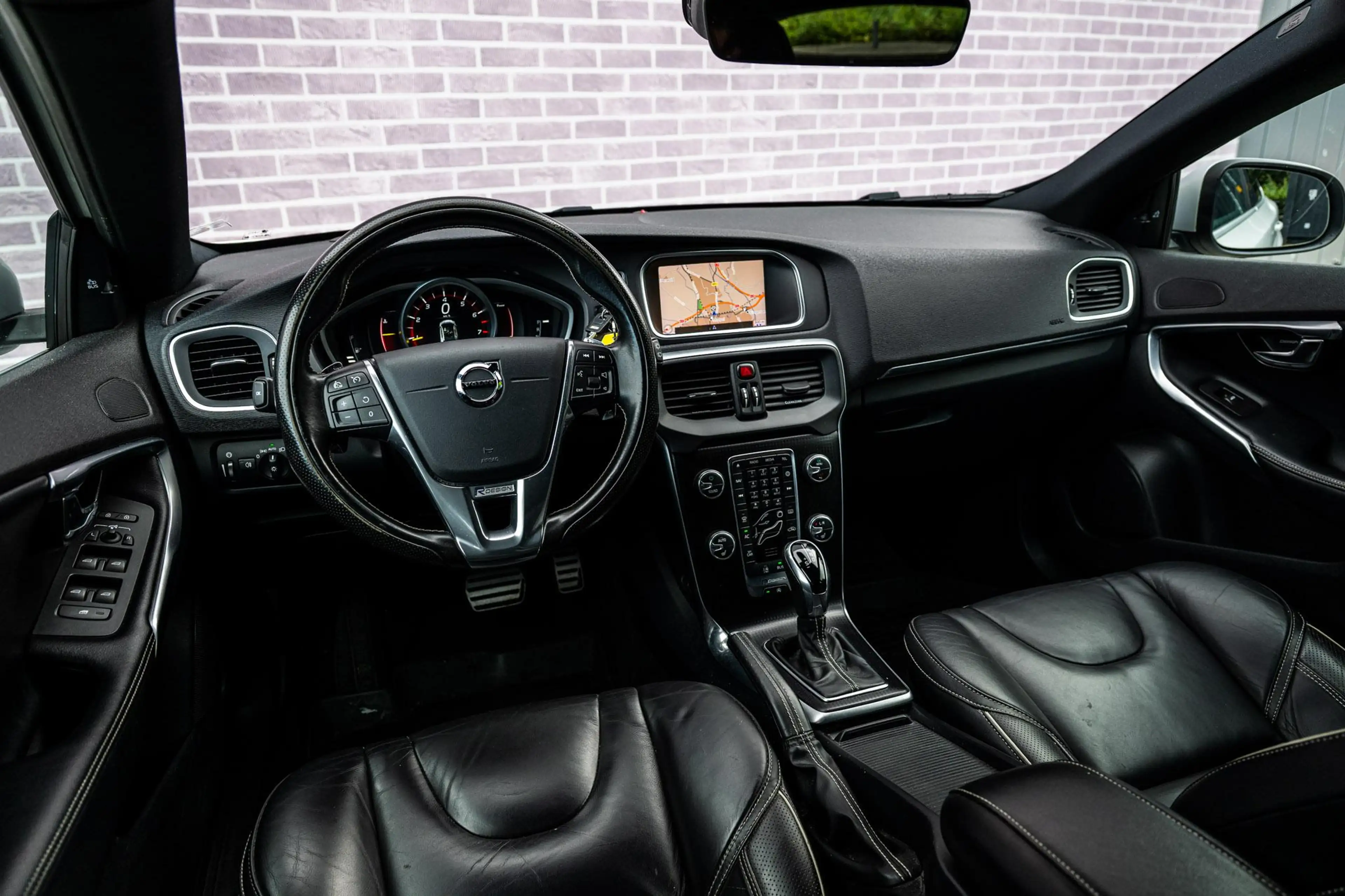 Volvo V40 2.0 T5 R-Design | Trekhaak | Achteruitrijcamera | — photo 10
