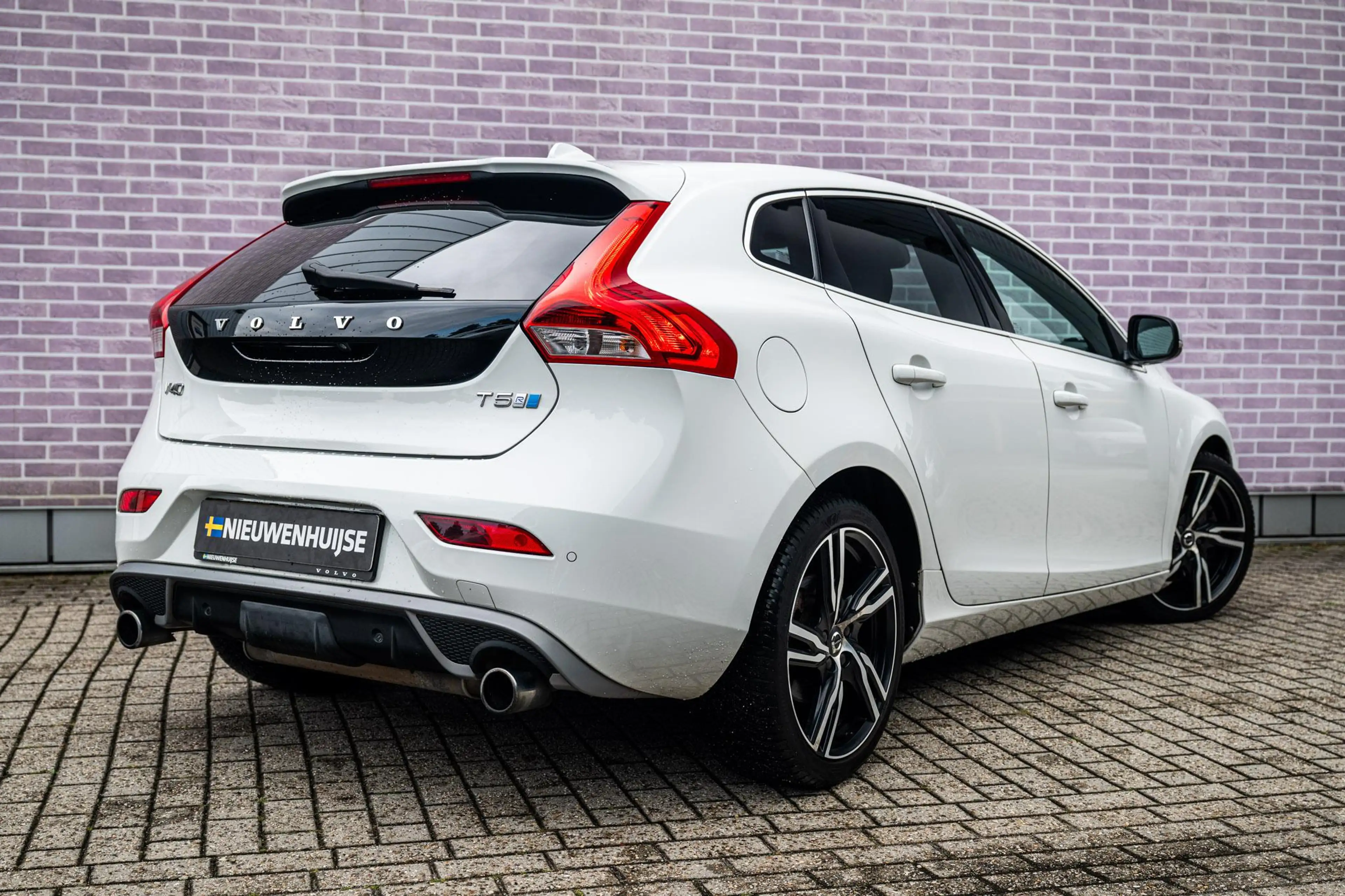 Volvo V40 2.0 T5 R-Design | Trekhaak | Achteruitrijcamera | — photo 2