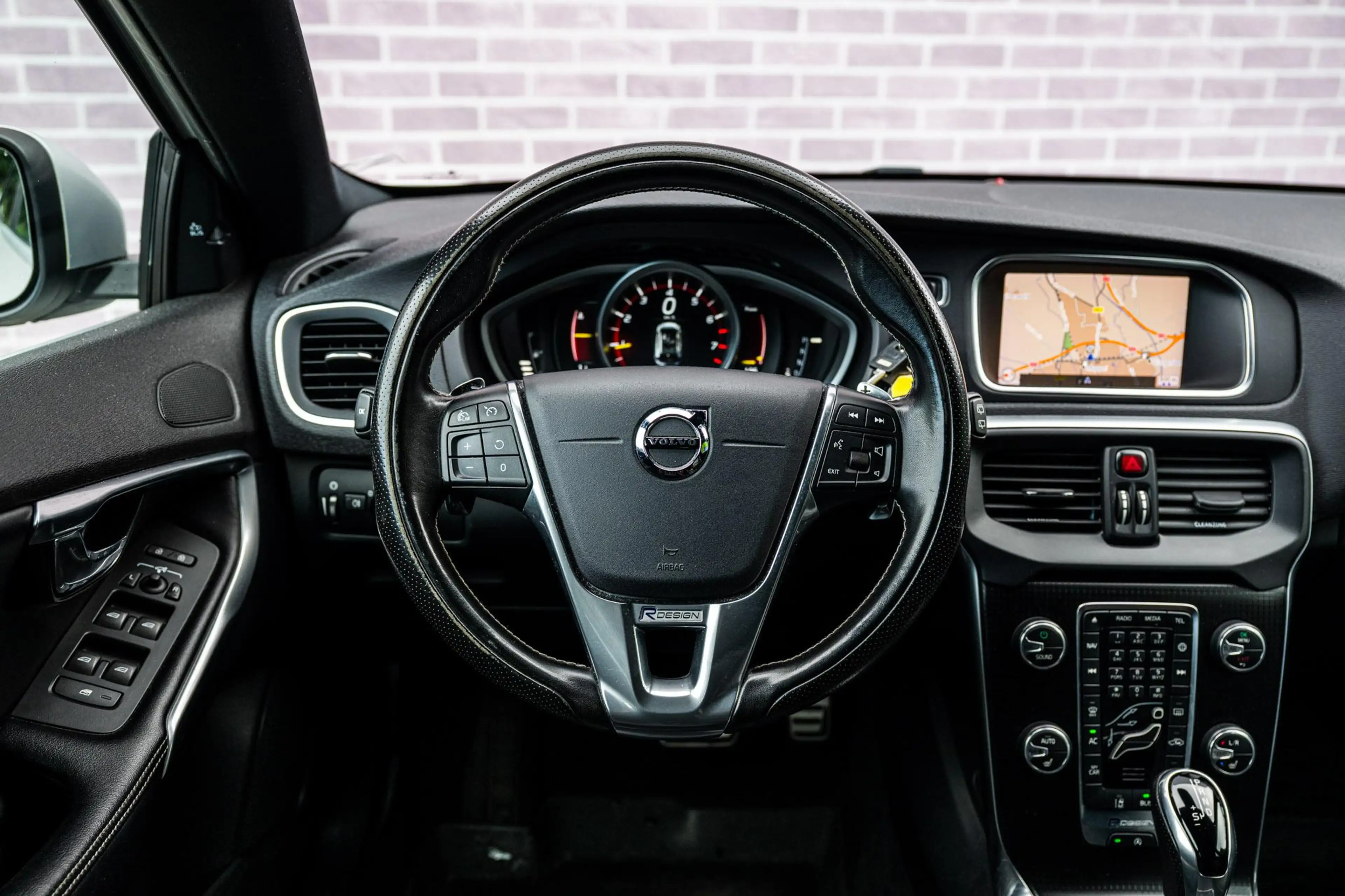 Volvo V40 2.0 T5 R-Design | Trekhaak | Achteruitrijcamera | — photo 3