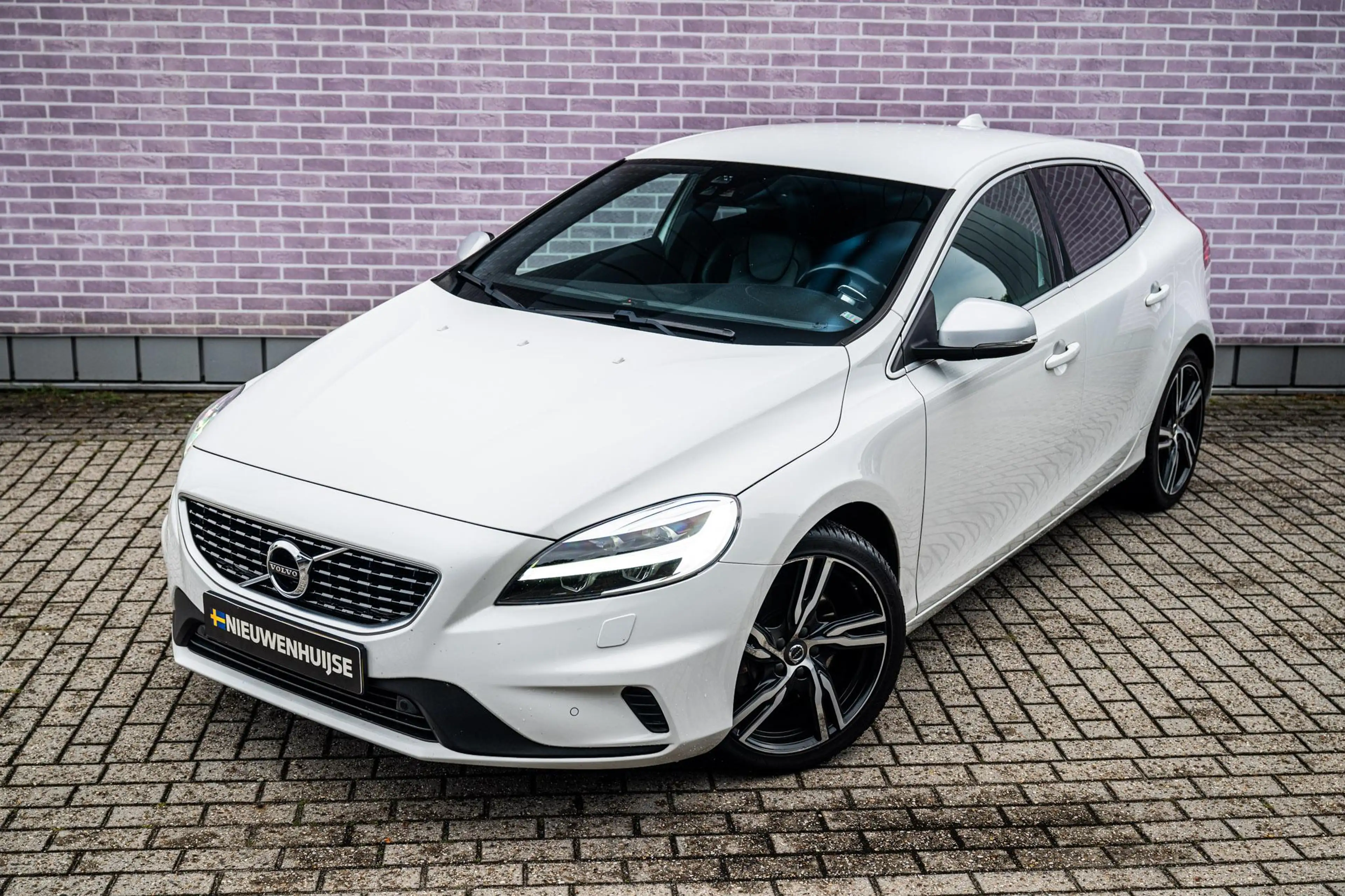 Volvo V40 2.0 T5 R-Design | Trekhaak | Achteruitrijcamera | — photo 14