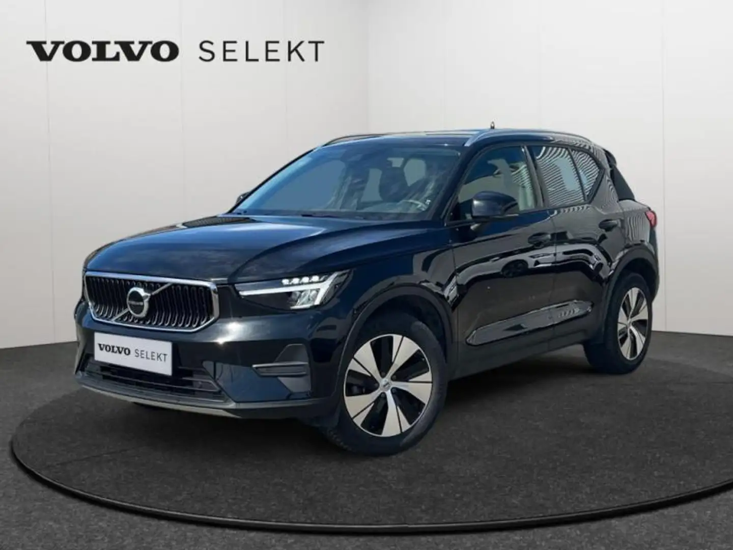 Volvo XC40 Momentum Noir - 1