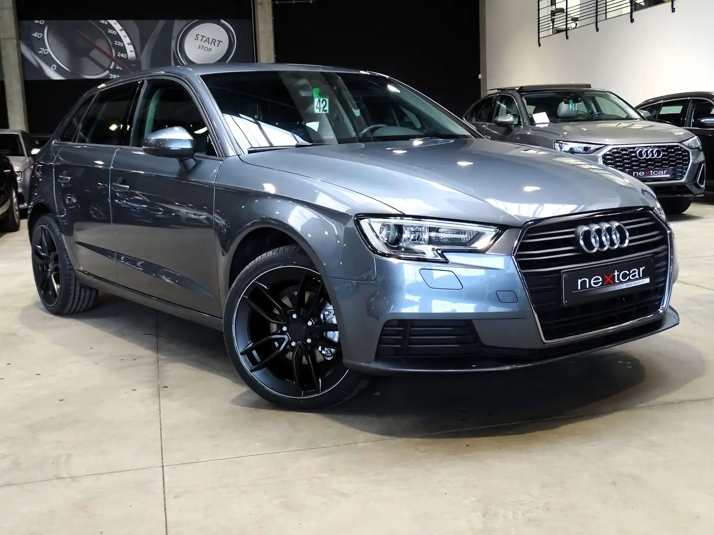 Audi A3 30TFSI Sportback *NAVI-XENON-CRUISE-PARKING AR* Gris - 2