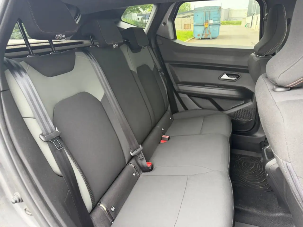 Dacia Duster — photo 16