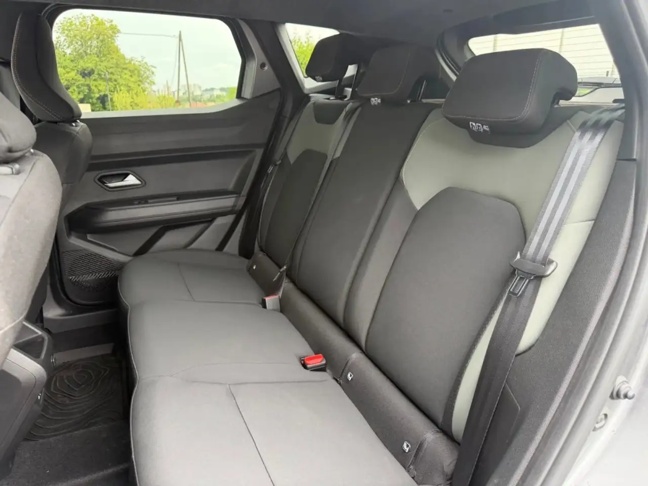 Dacia Duster — photo 14
