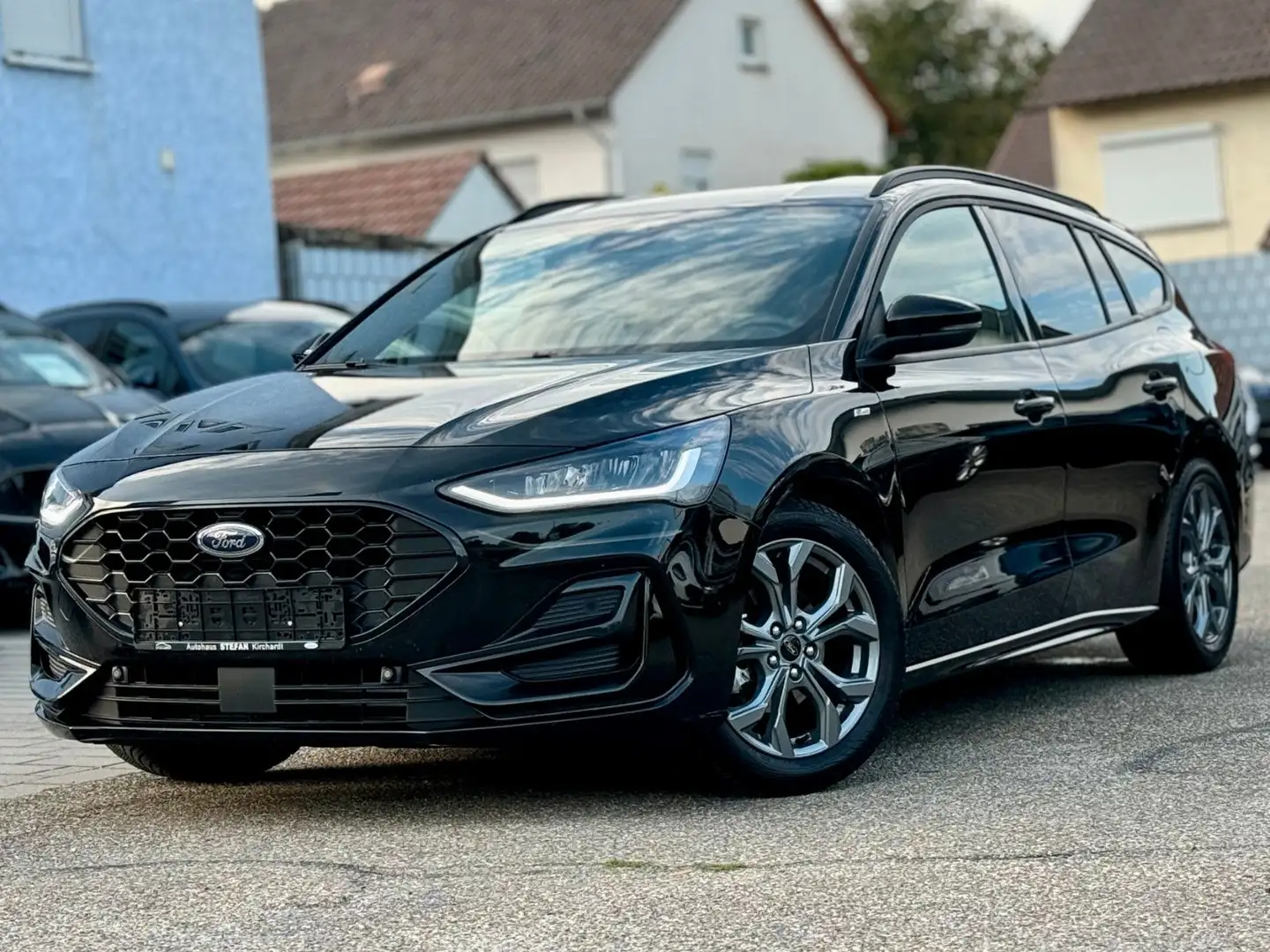 Ford Focus Turnier 1.0 EcoBoost Hybrid Aut. ST-Line X Schwarz - 1