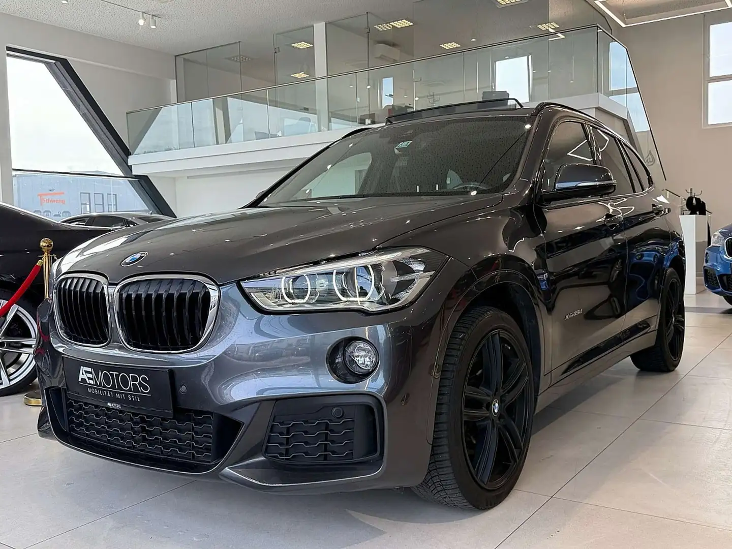 BMW X1 xDrive 25d M Sport Aut. // VOLL // TOP // KREDI... Grau - 1