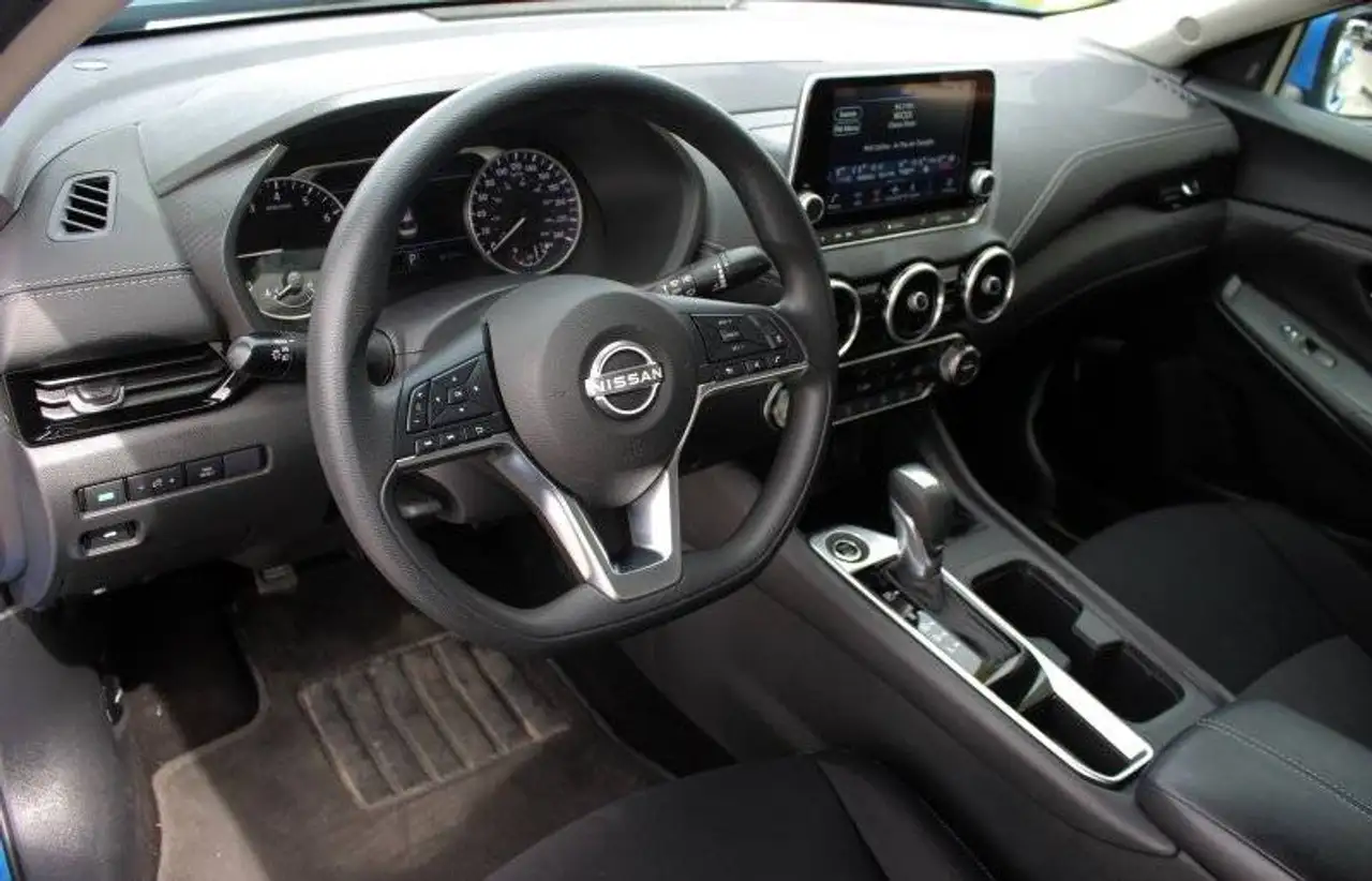 Nissan Sentra снимка Nissan Sentra