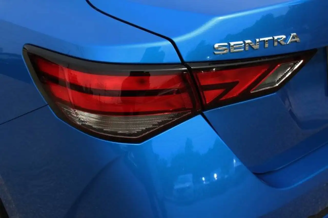 Nissan Sentra снимка Nissan Sentra