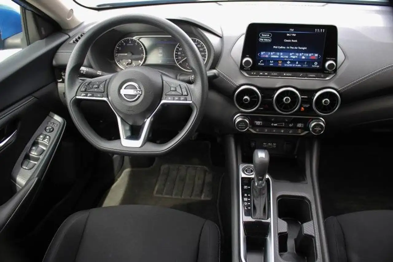 Nissan Sentra снимка Nissan Sentra