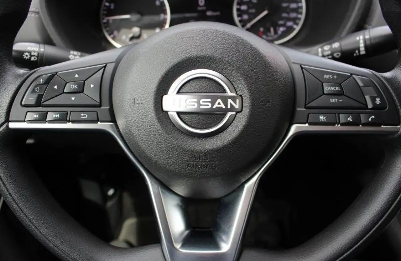 Nissan Sentra снимка Nissan Sentra