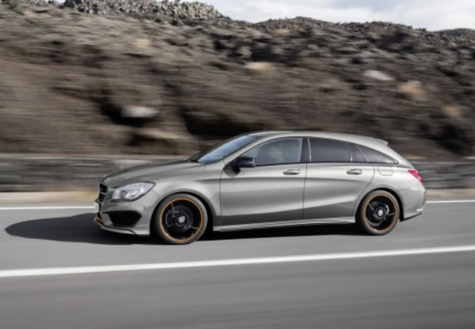 Mercedes-Benz CLA 220 Shooting Brake 220d AMG Line 7G-DCT - 2