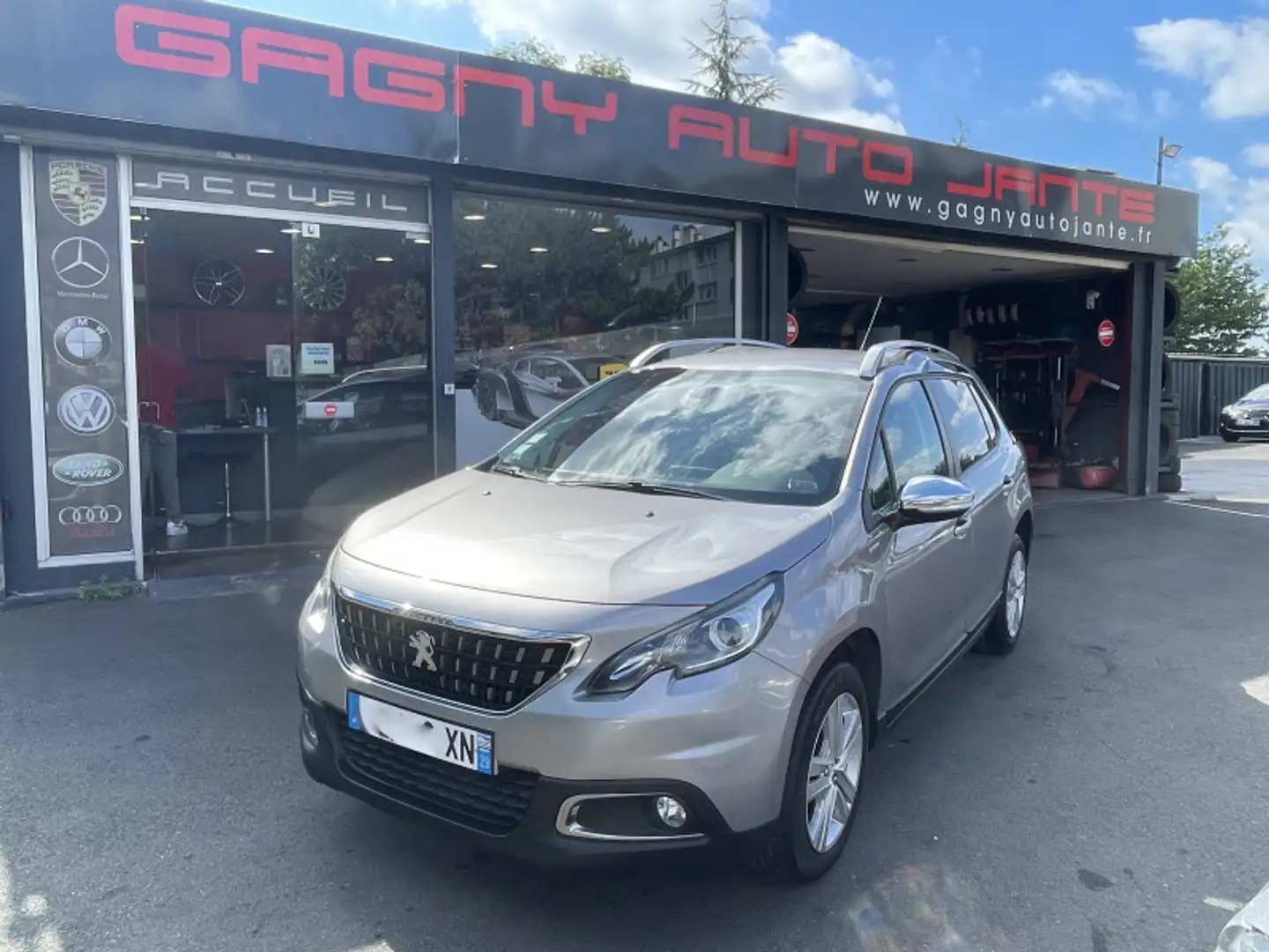 Peugeot 2008 1.2 PURETECH 82CH STYLE Gris - 1