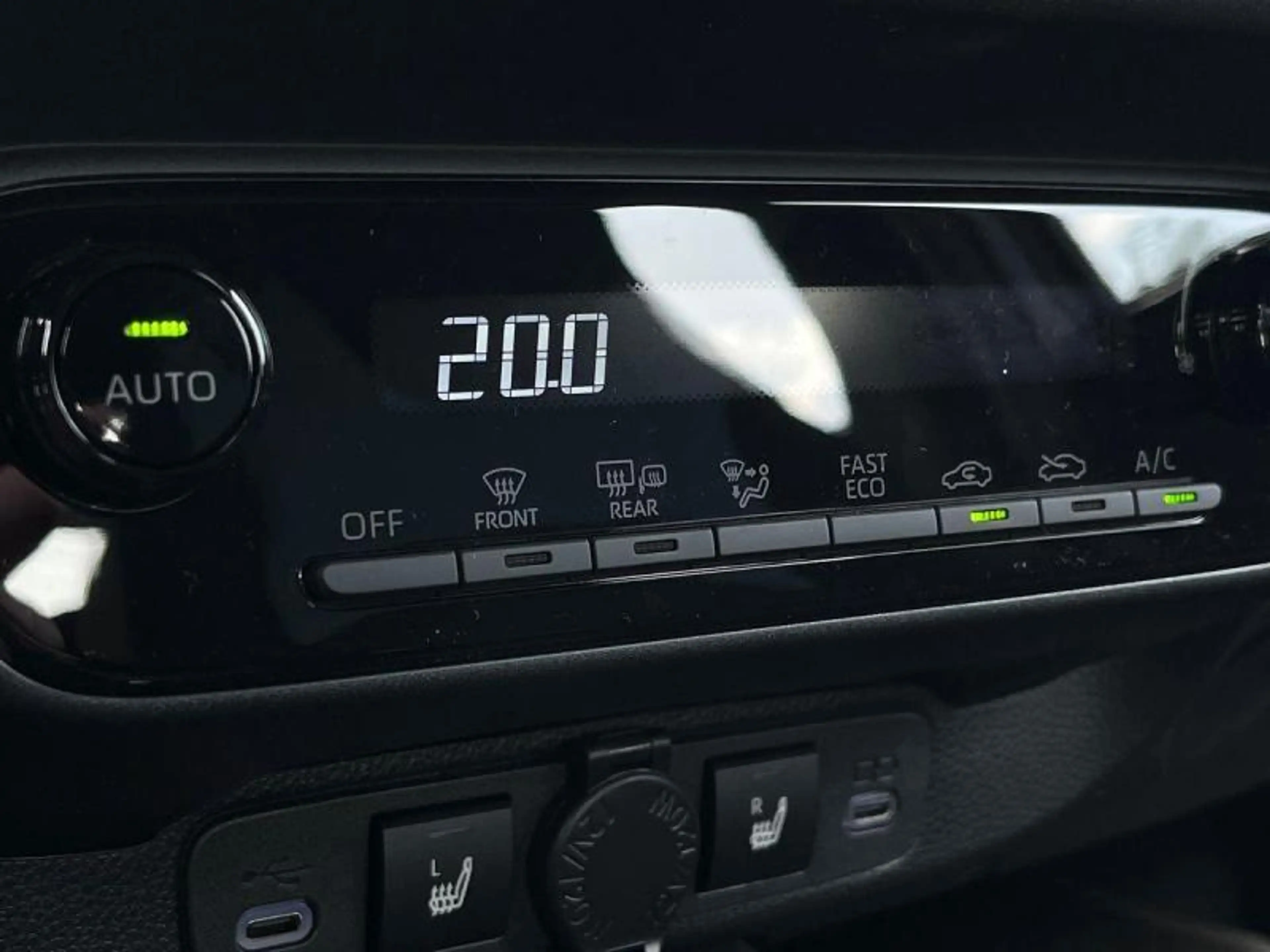 Toyota Aygo X play+cam+dab+androidauto+caplay+17inch alu velgen — photo 12