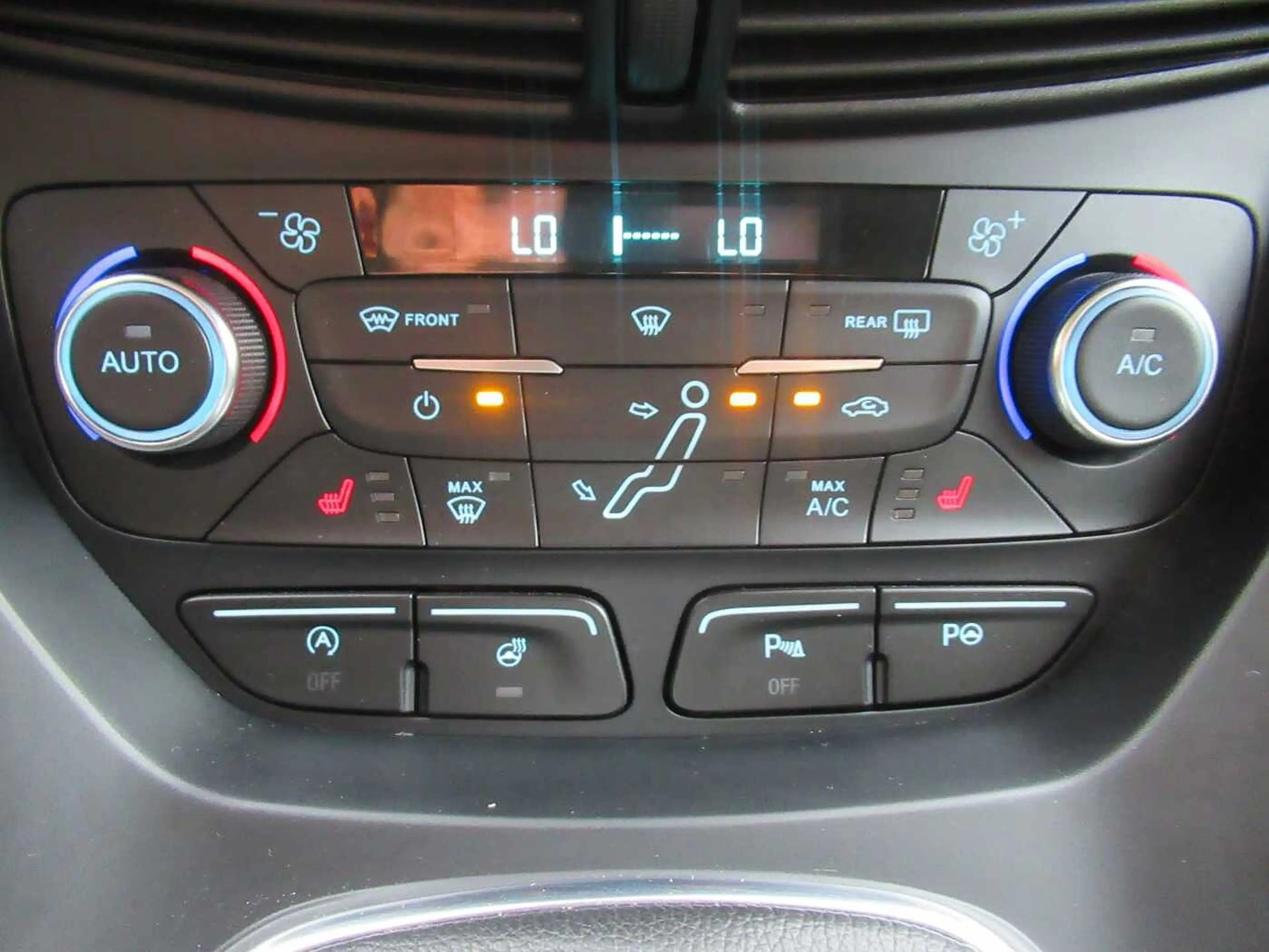 Ford C-Max Titanium — photo 15