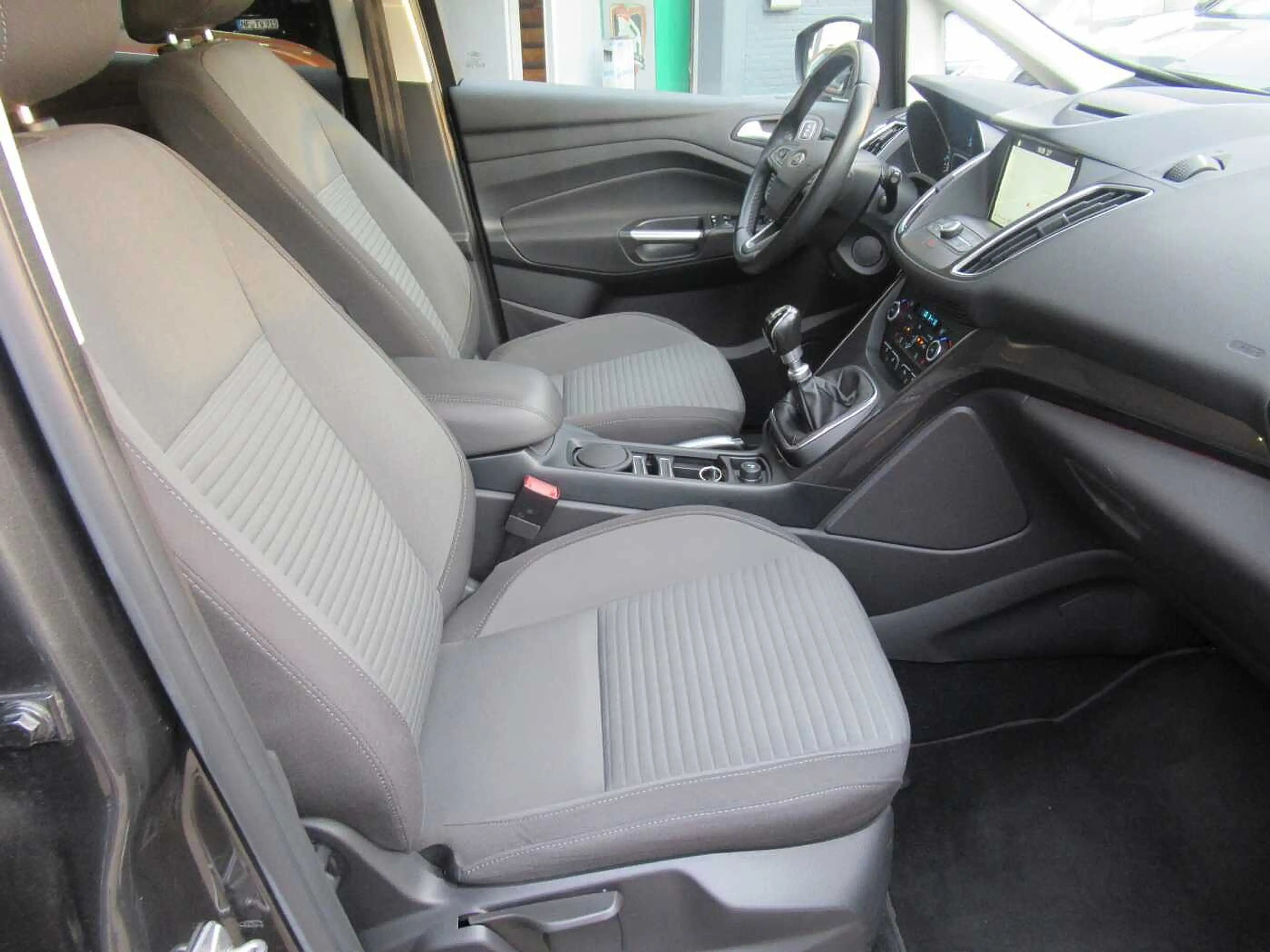 Ford C-Max Titanium — photo 12