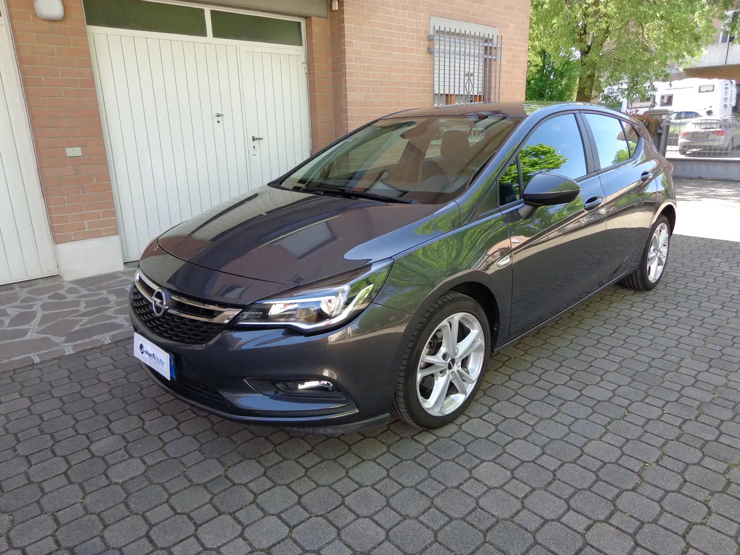 Opel Astra Astra 5p 1.4 t Innovation s Grau - 1