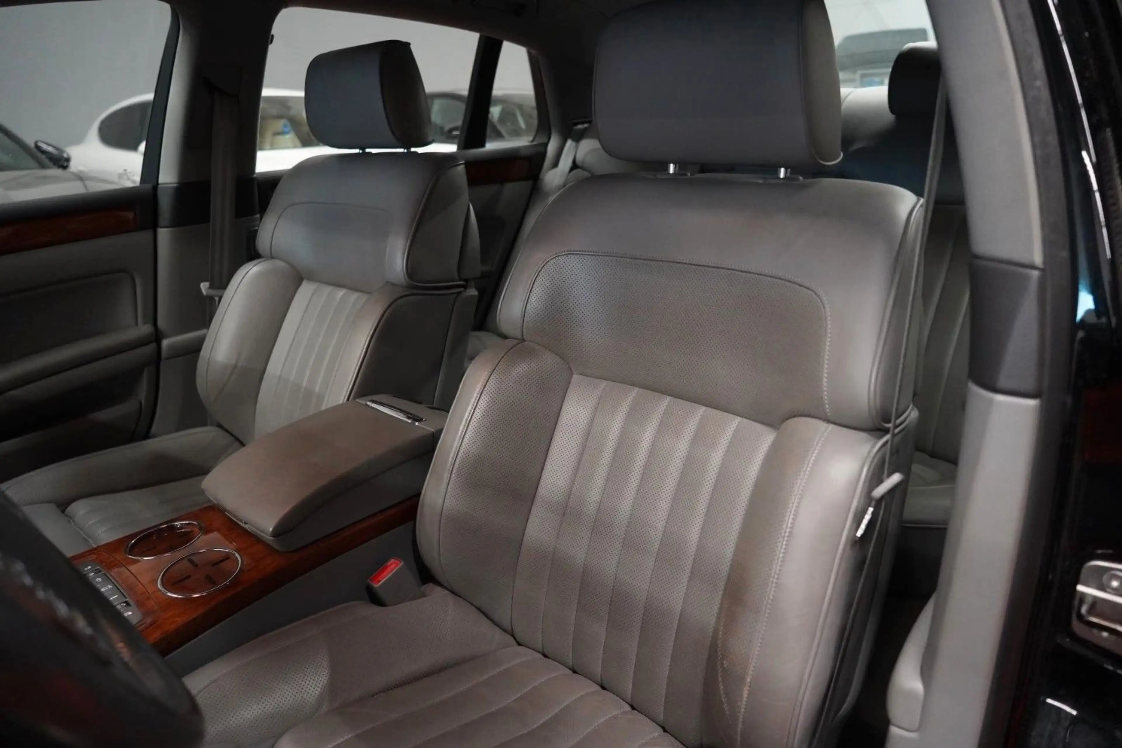 Volkswagen Phaeton 3.0 TDI V6 4Motion — photo 13