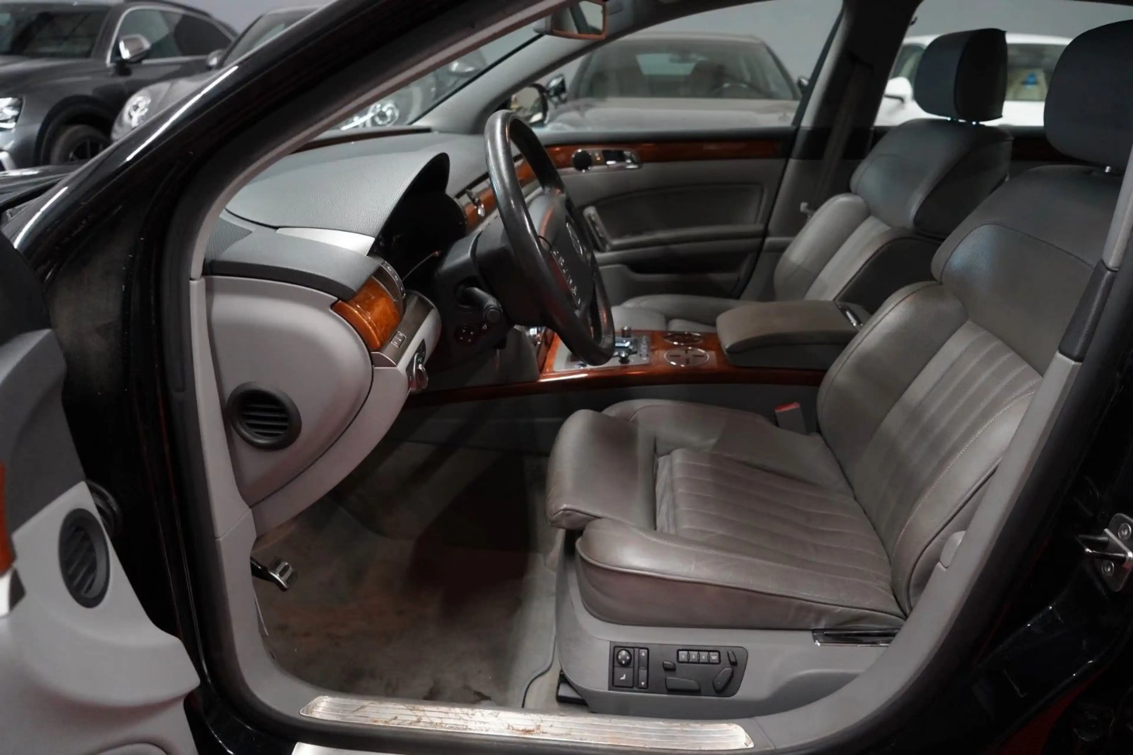 Volkswagen Phaeton 3.0 TDI V6 4Motion — photo 12