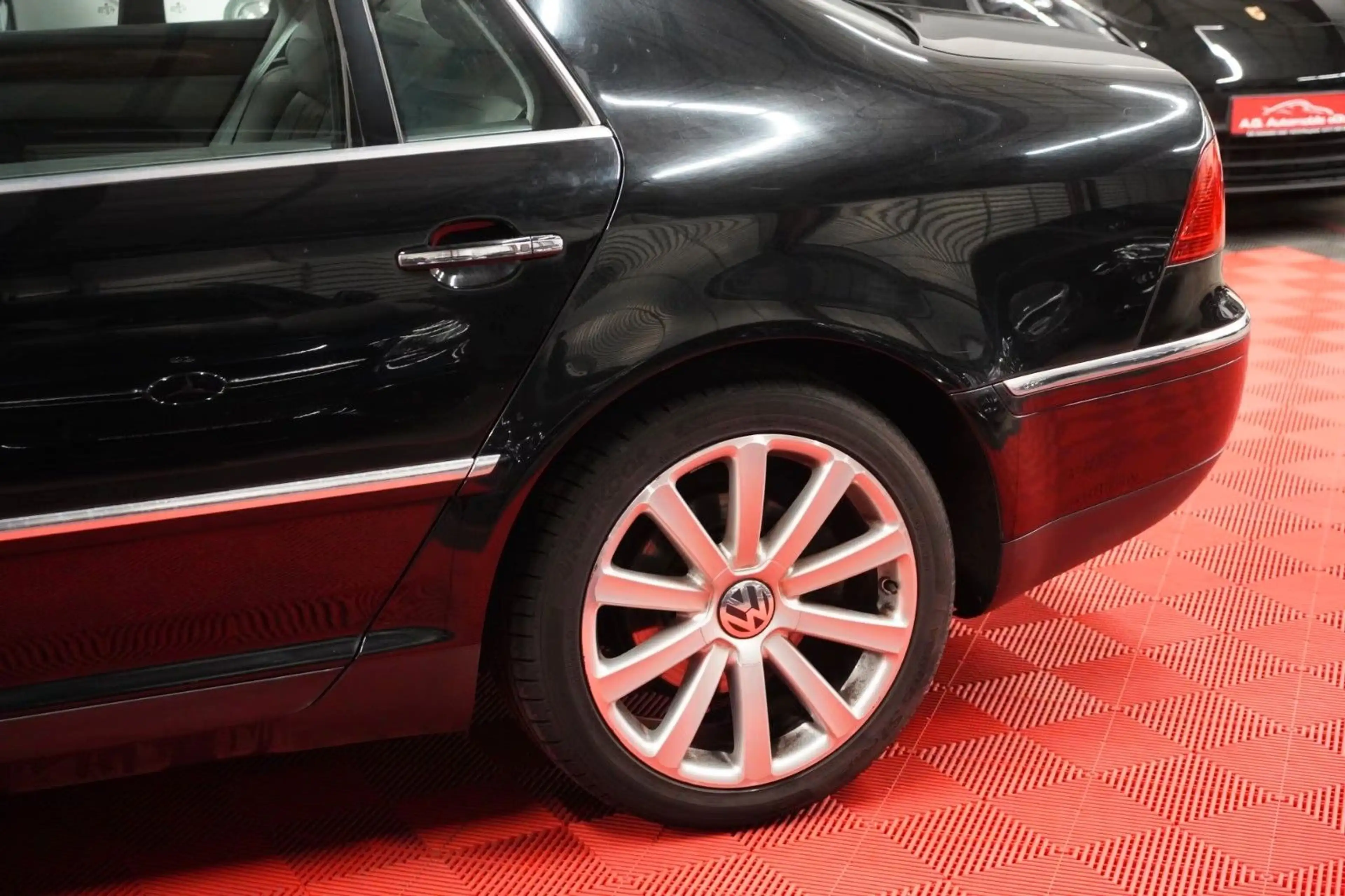 Volkswagen Phaeton 3.0 TDI V6 4Motion — photo 9