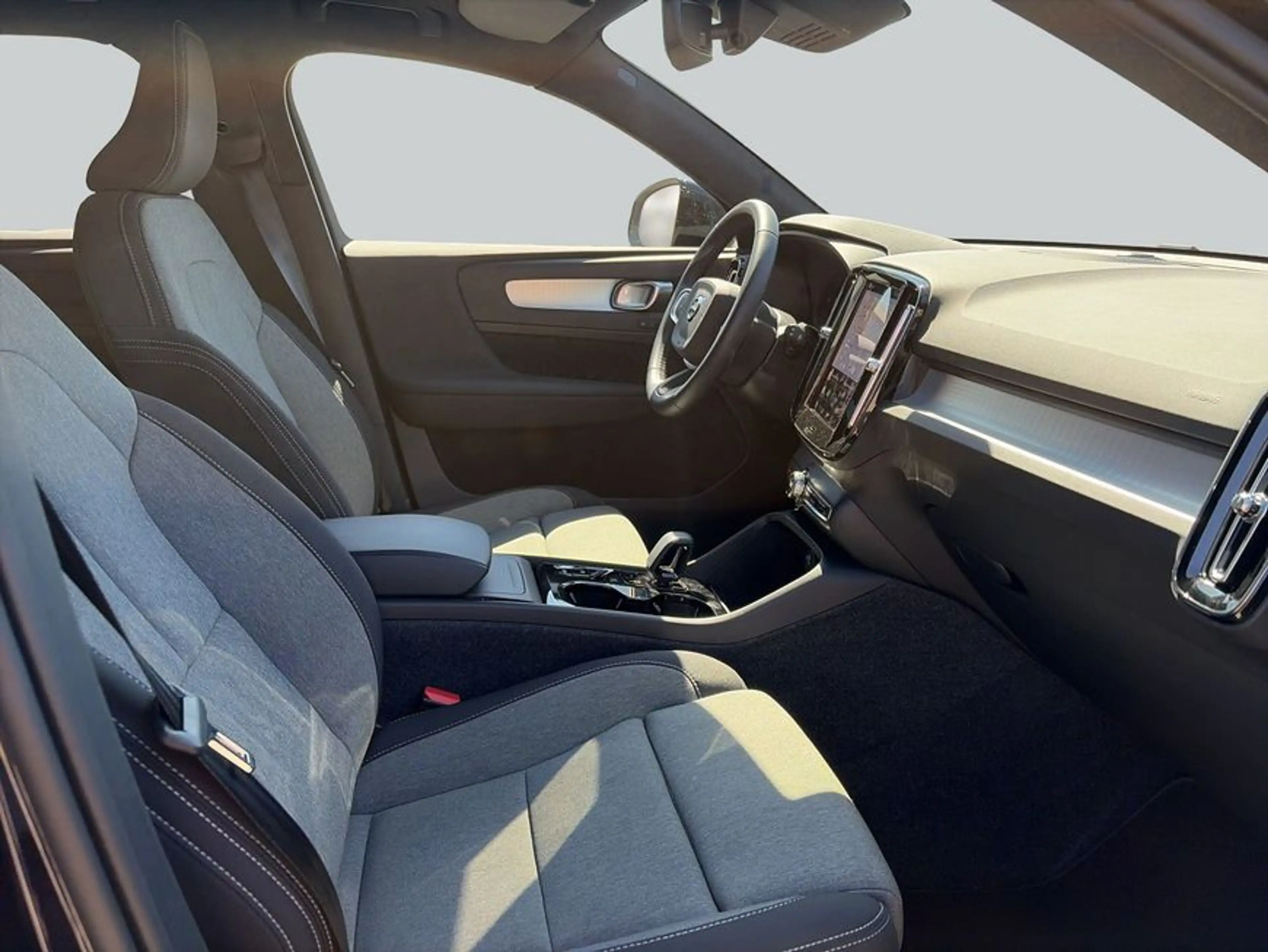 Volvo XC40 XC40 B3 B DKG Plus Black Edition — photo 12