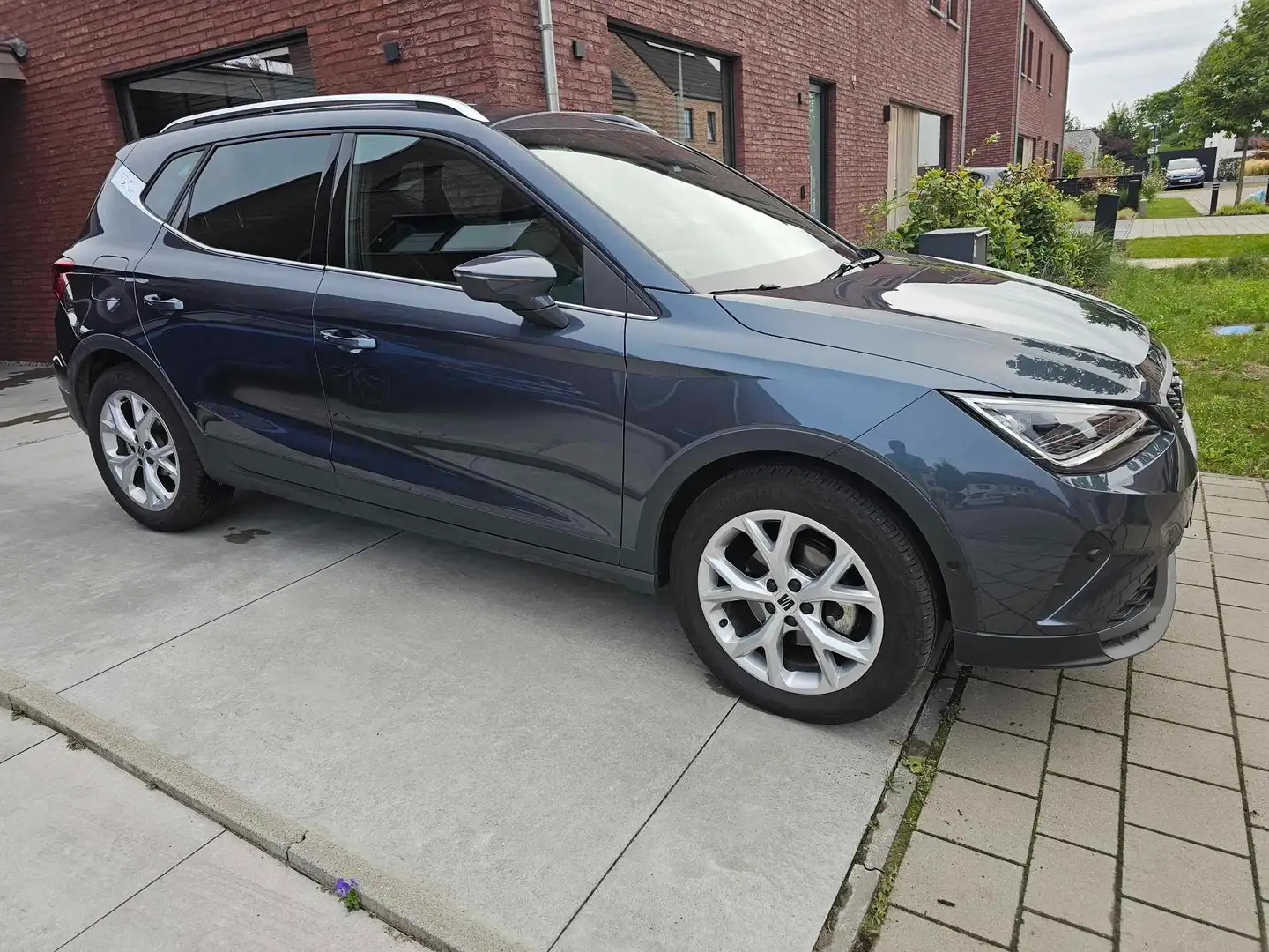 SEAT Arona Arona 1.5 TSI OPF DSG FR Grijs - 2