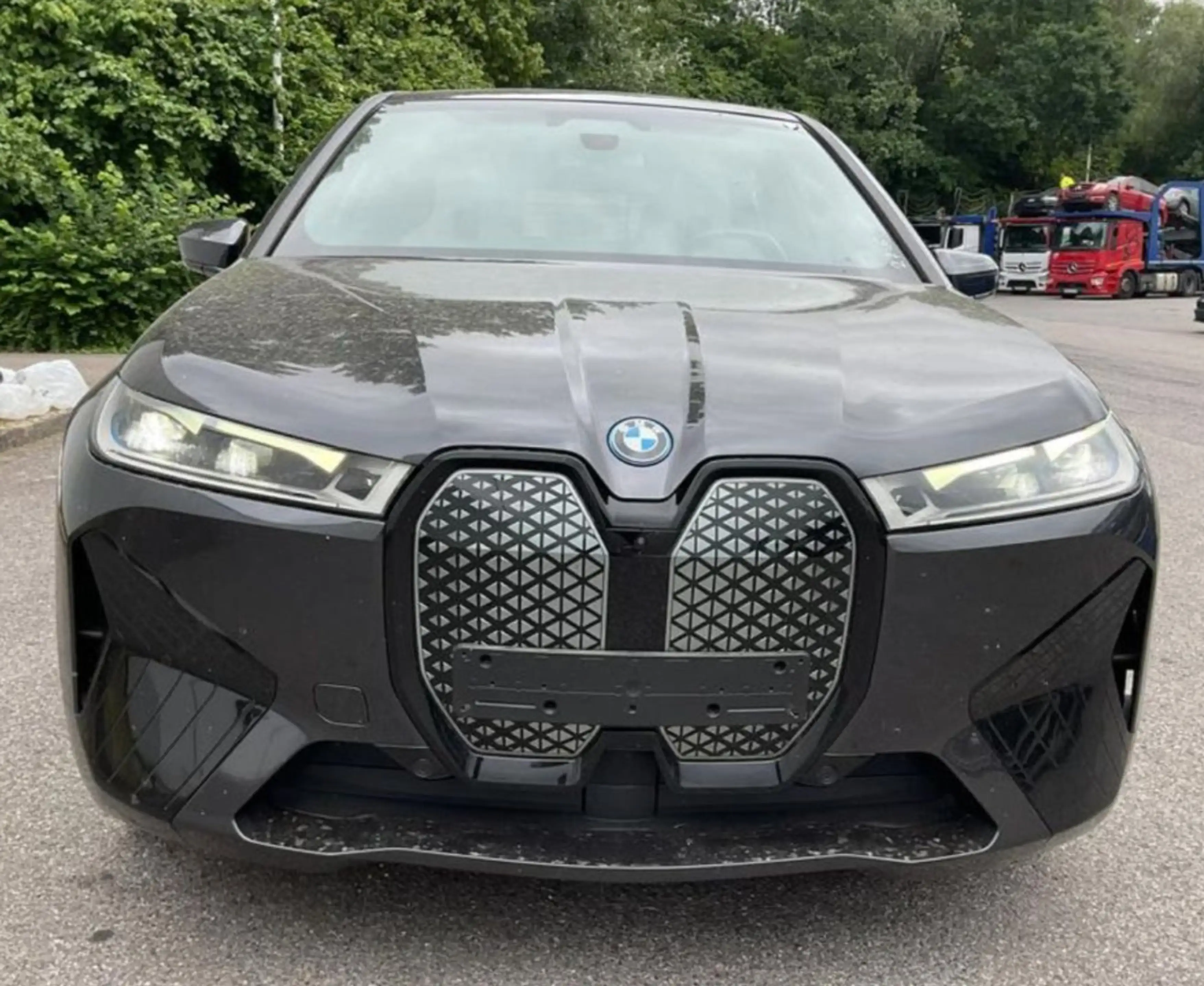 BMW iX M60 — photo 11
