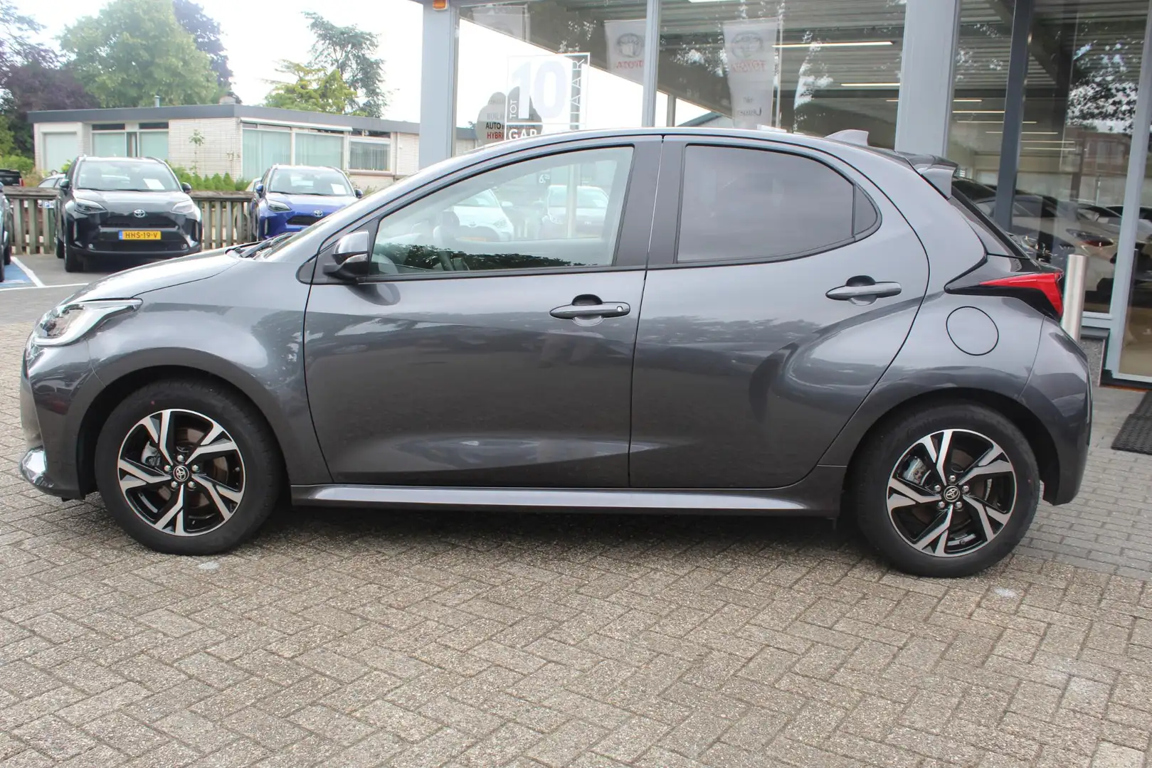Toyota Yaris 1.5 Hybrid 115 DYNAMIC STOEL&STUURVERW. APPLE/ANDR Grijs - 2