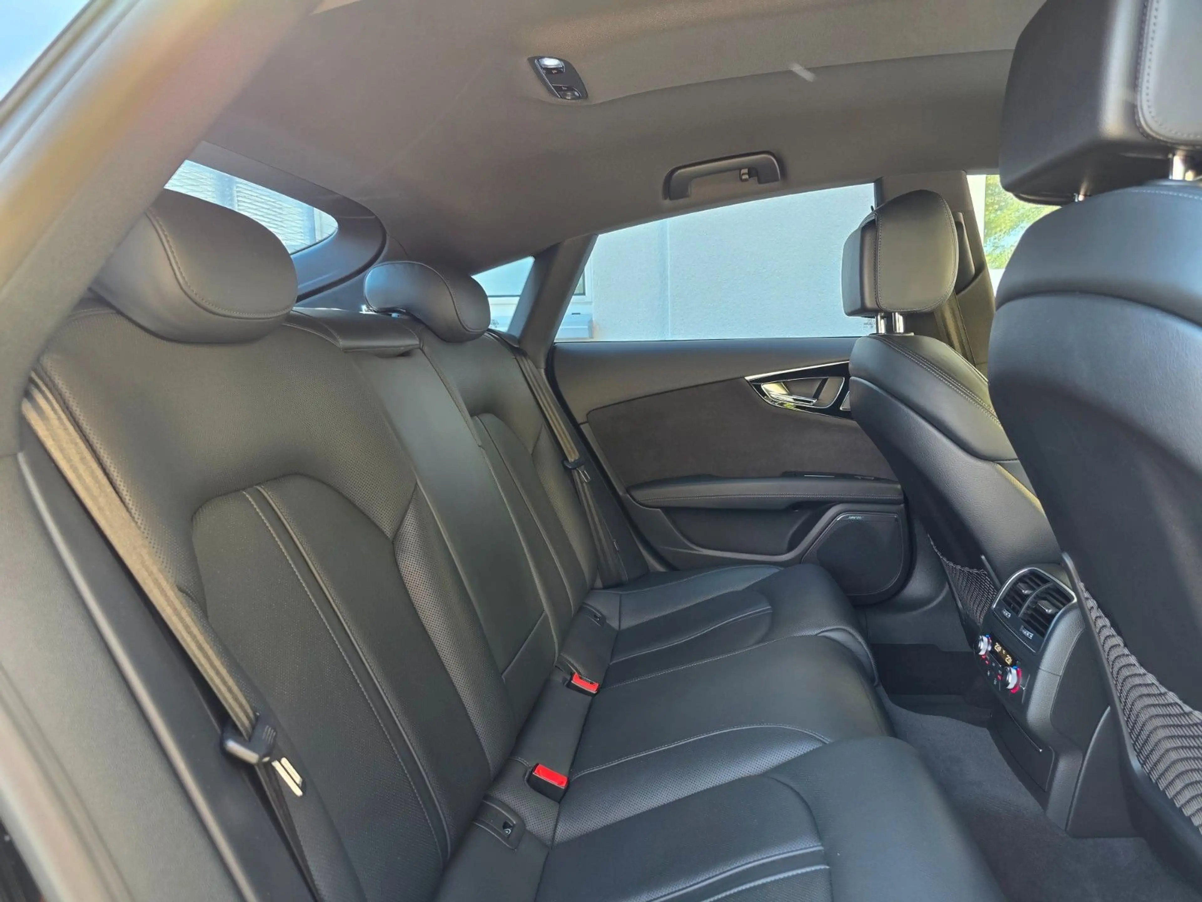 Audi RS7 4.0 TFSI quattro tiptronic Sportback — photo 45