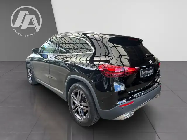 Mercedes-Benz Gla view 3