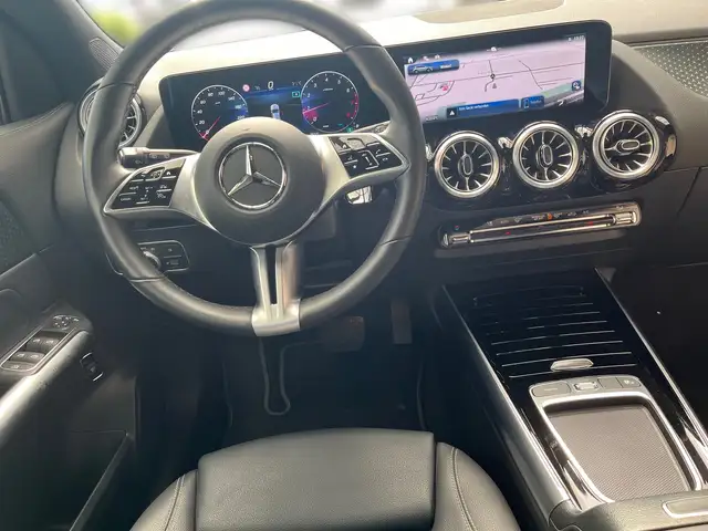 Mercedes-Benz Gla view 9
