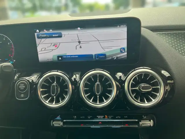 Mercedes-Benz Gla view 12