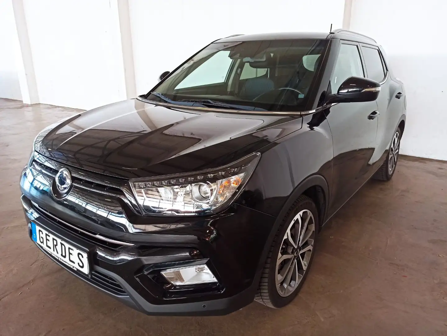 SsangYong Tivoli Forward 1.6 2WD"Anhänherkupplung, Kamera" Schwarz - 2