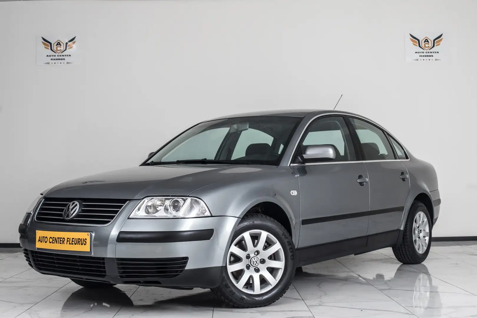 Volkswagen Passat 1.9 TDi Gris - 2