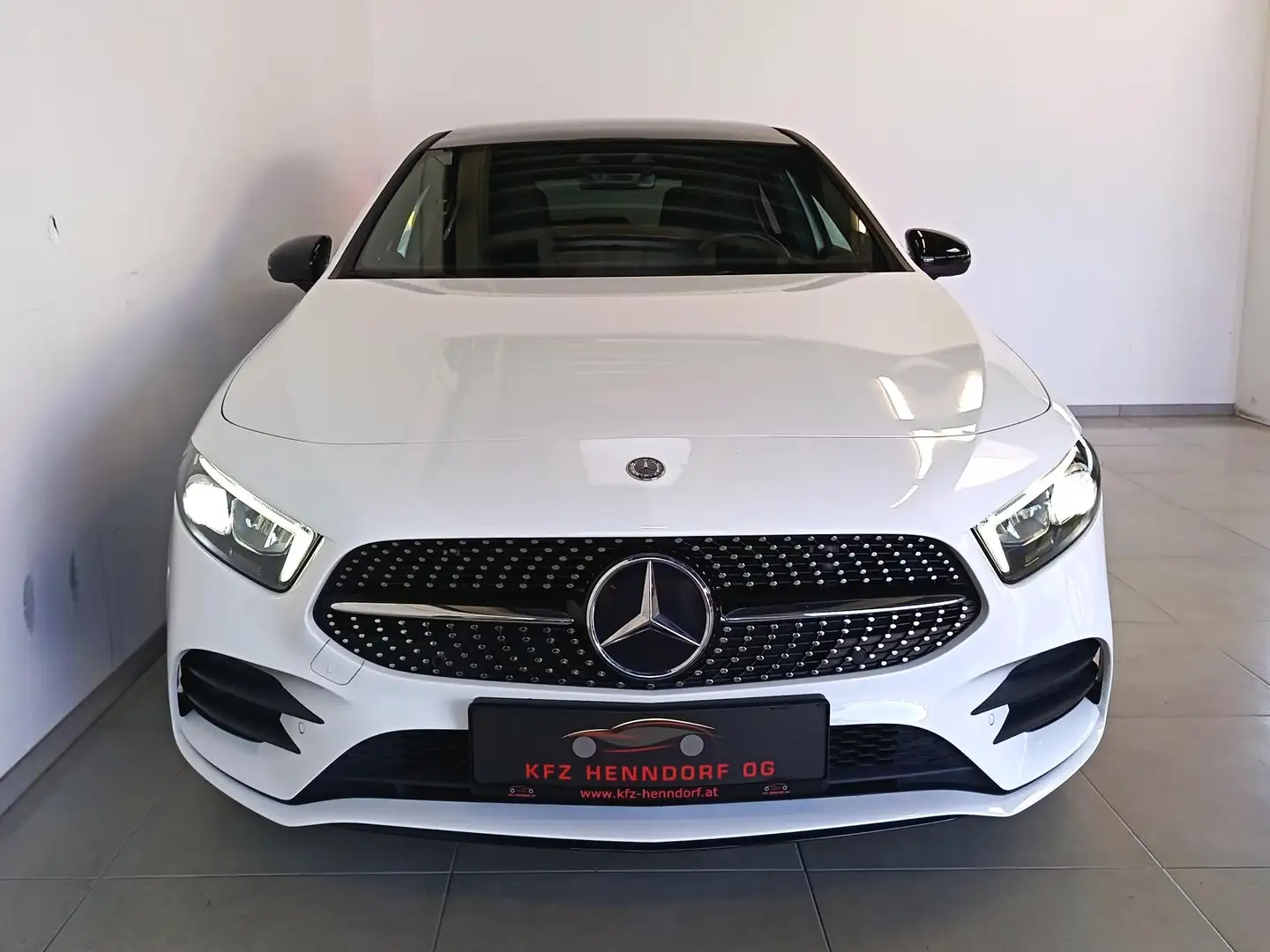 Mercedes-Benz A 180 A 180 d Aut. AMG Styling Weiß - 2