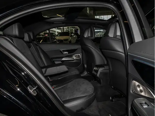 Mercedes-Benz E-Class view 9