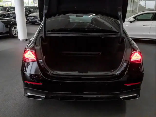Mercedes-Benz E-Class view 6