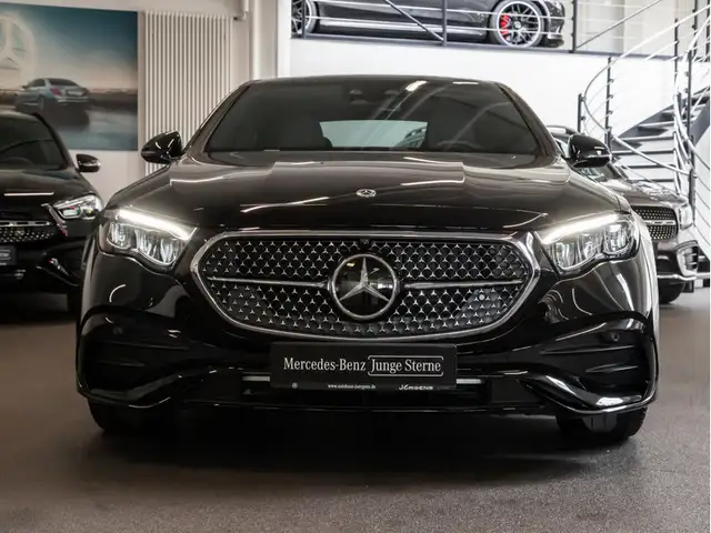Mercedes-Benz E-Class view 3