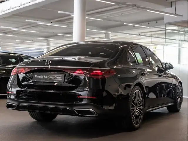 Mercedes-Benz E-Class view 4