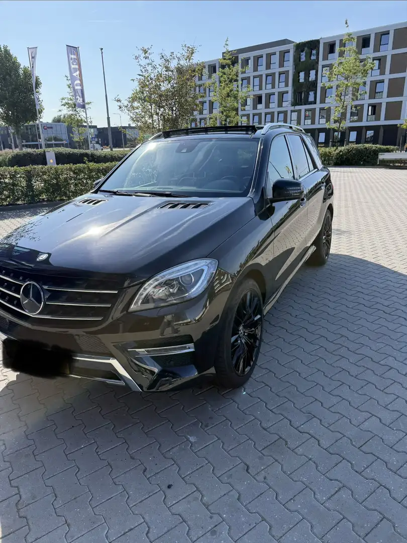 Mercedes-Benz ML 500 Schwarz - 2