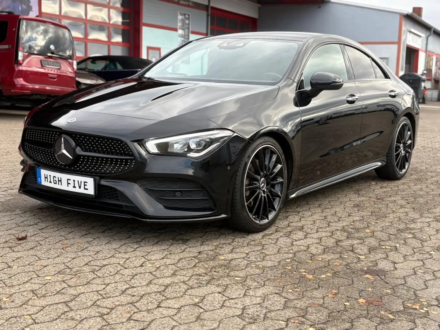 Mercedes-Benz CLA 220 d AMG LINE Schwarz - 1