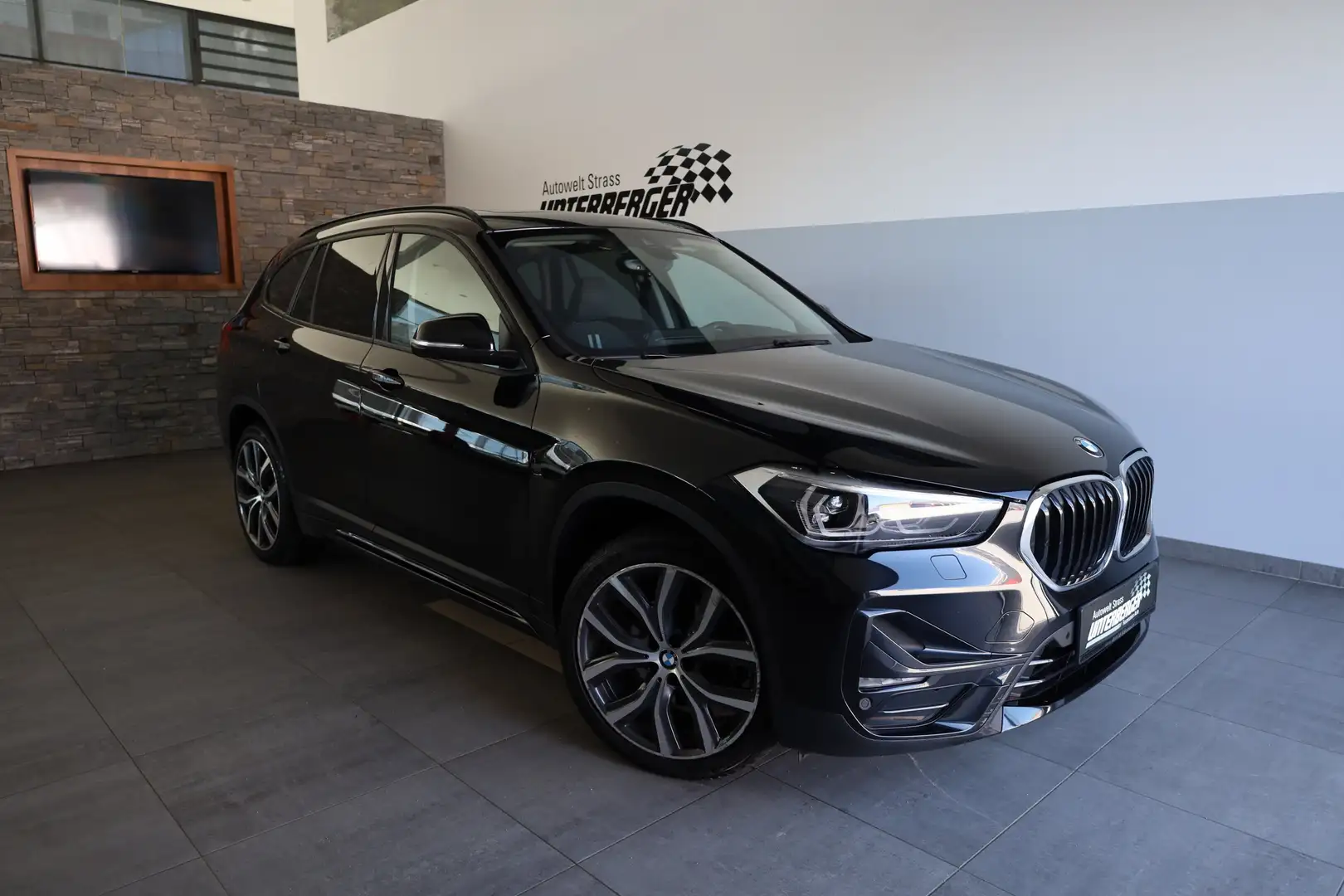 BMW X1 xDrive18d Sportline Schwarz - 1