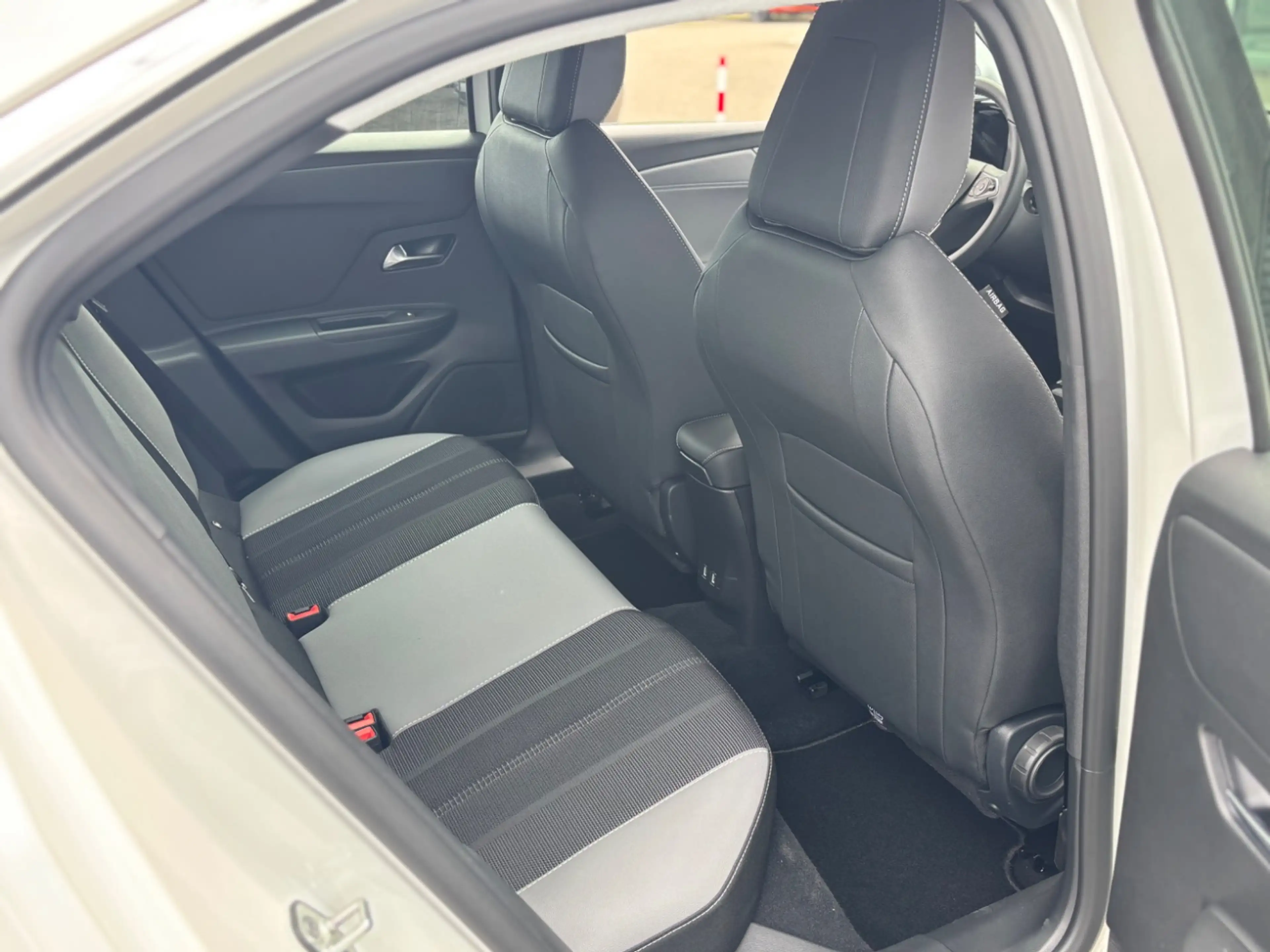 Opel Mokka-E Elegance 50kWh*AppleCarPlay*Android* — photo 11
