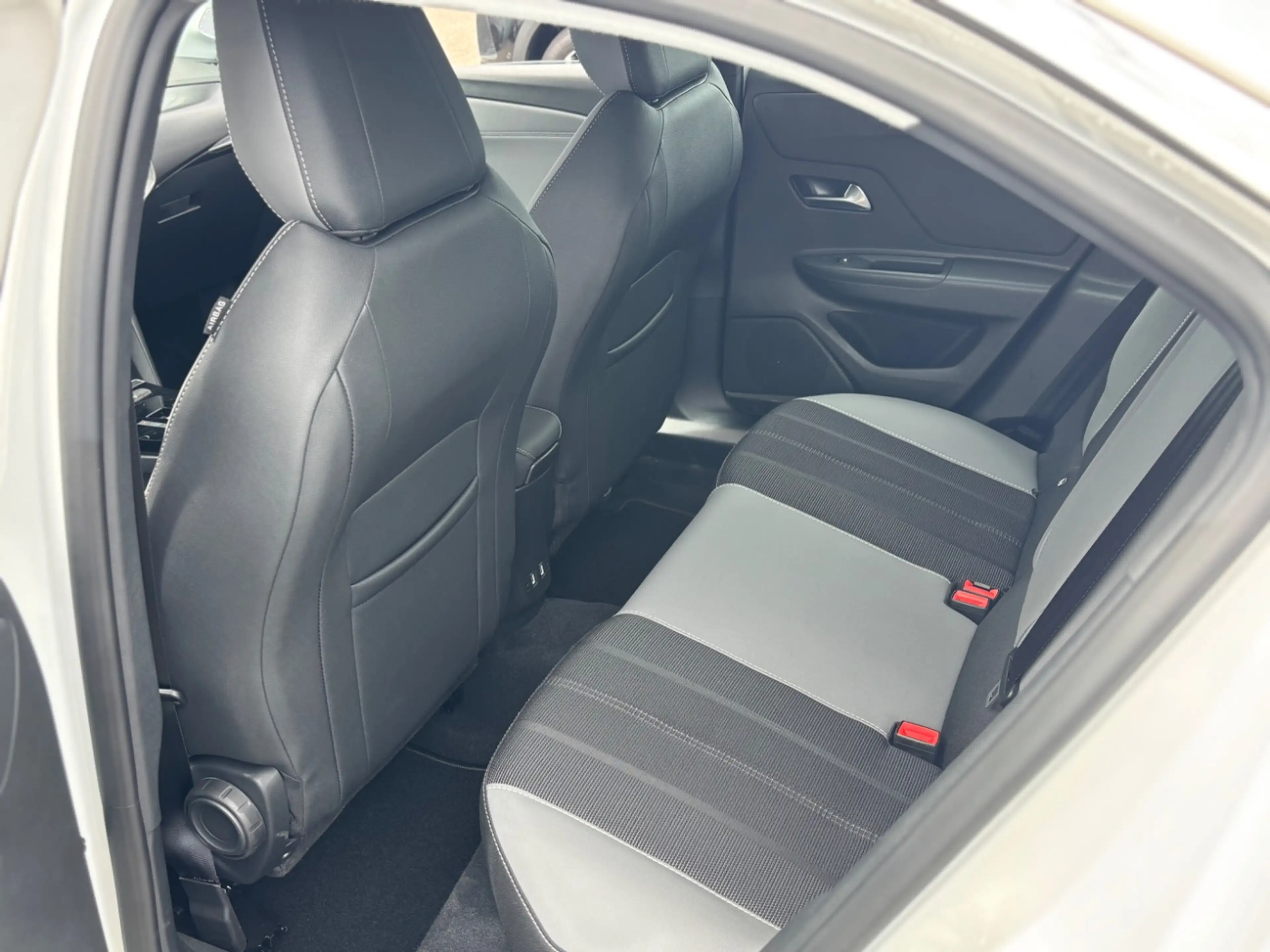 Opel Mokka-E Elegance 50kWh*AppleCarPlay*Android* — photo 10